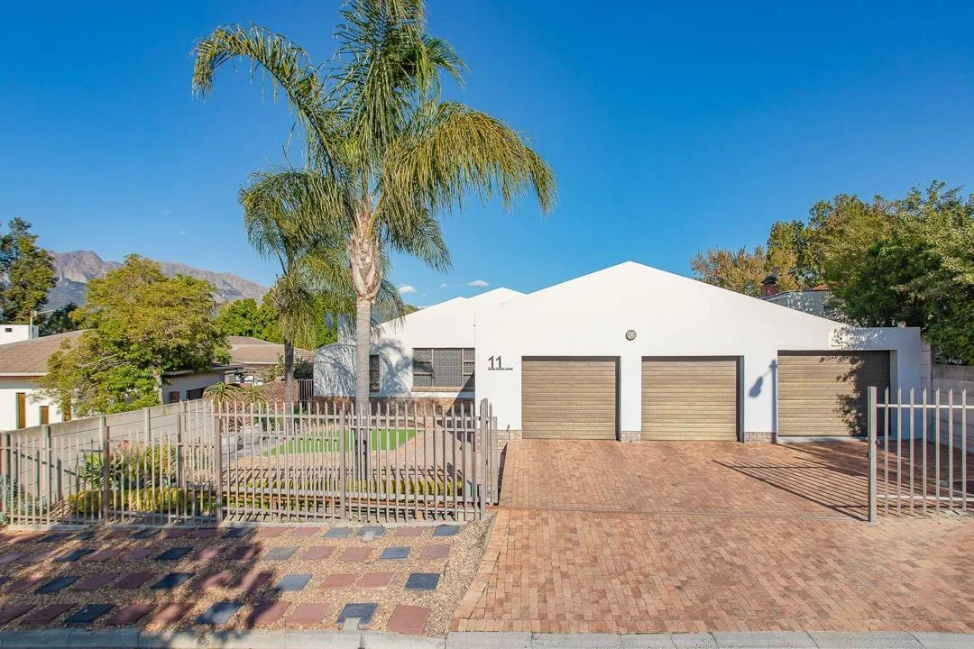 3 Bedroom House for sale in Nuwe Uitsig