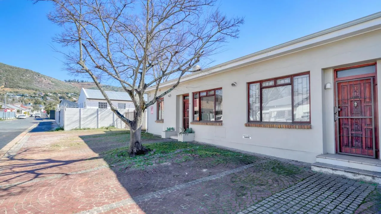 3 Bedroom House for sale in Paarl Central