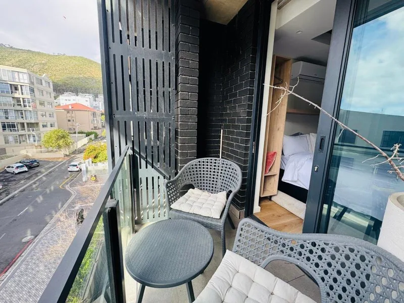 0.5 Bedroom Apartment / flat for sale in Sea Point