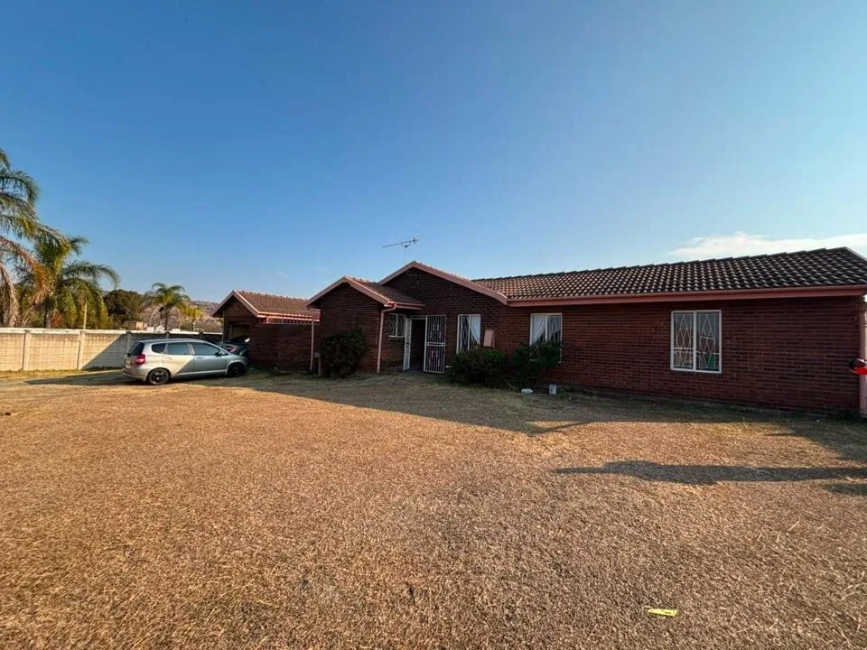 5 Bedroom House for sale in Van Riebeeck Park