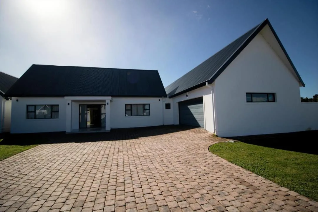 4 Bedroom House to rent in St Francis Links