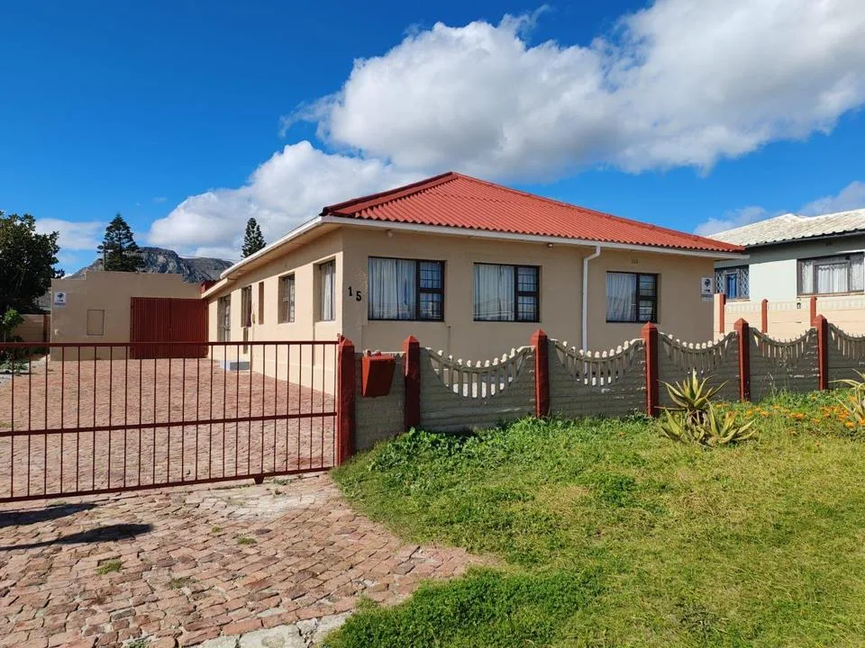 4 Bedroom House for sale in Gansbaai Central