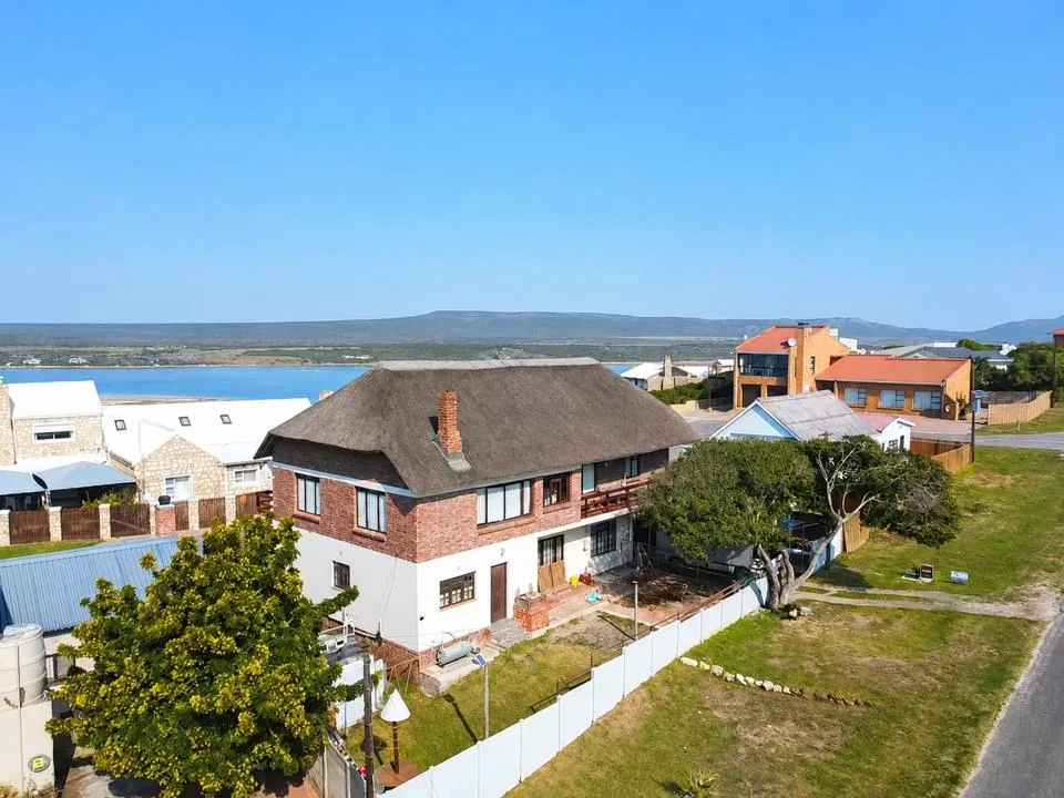 6 Bedroom House for sale in Witsand