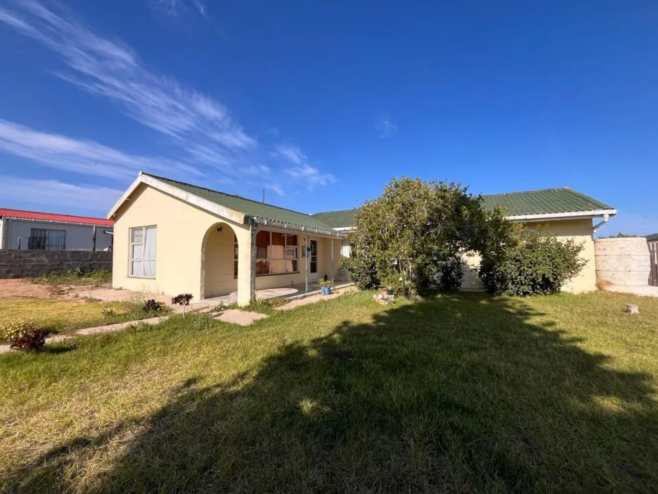 4 Bedroom House for sale in Koingnaas