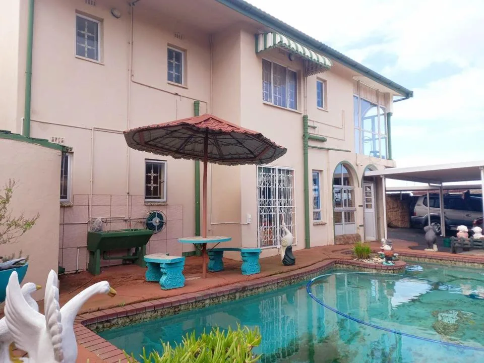 5 Bedroom House for sale in Queensburgh Central