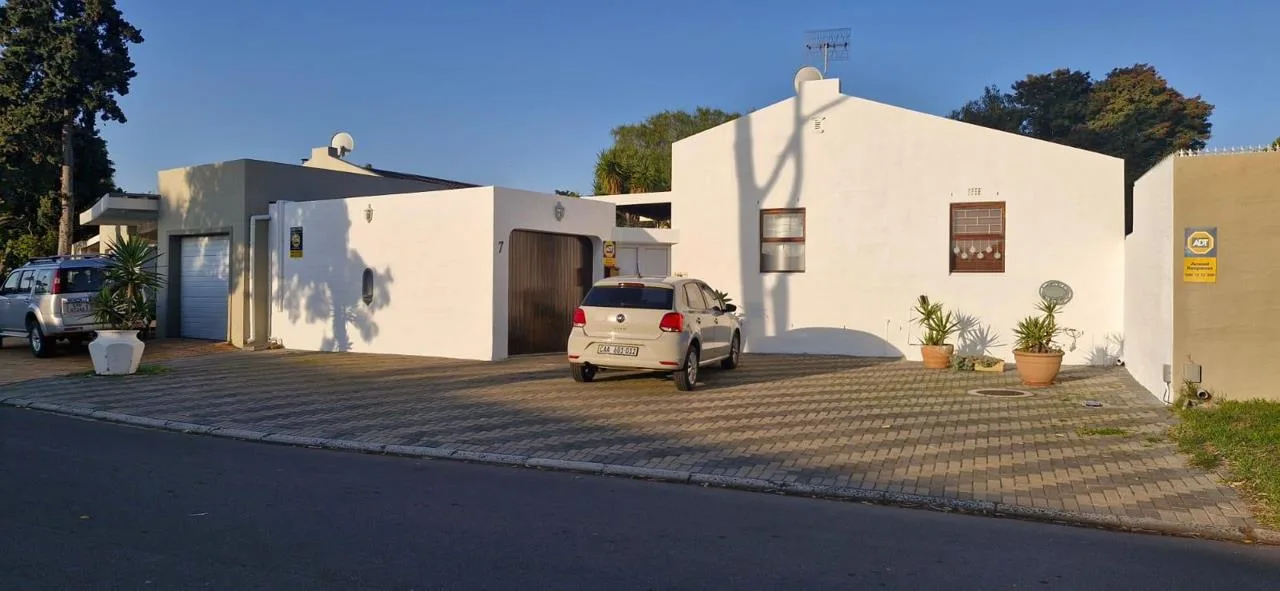3 Bedroom House for sale in Edgemead