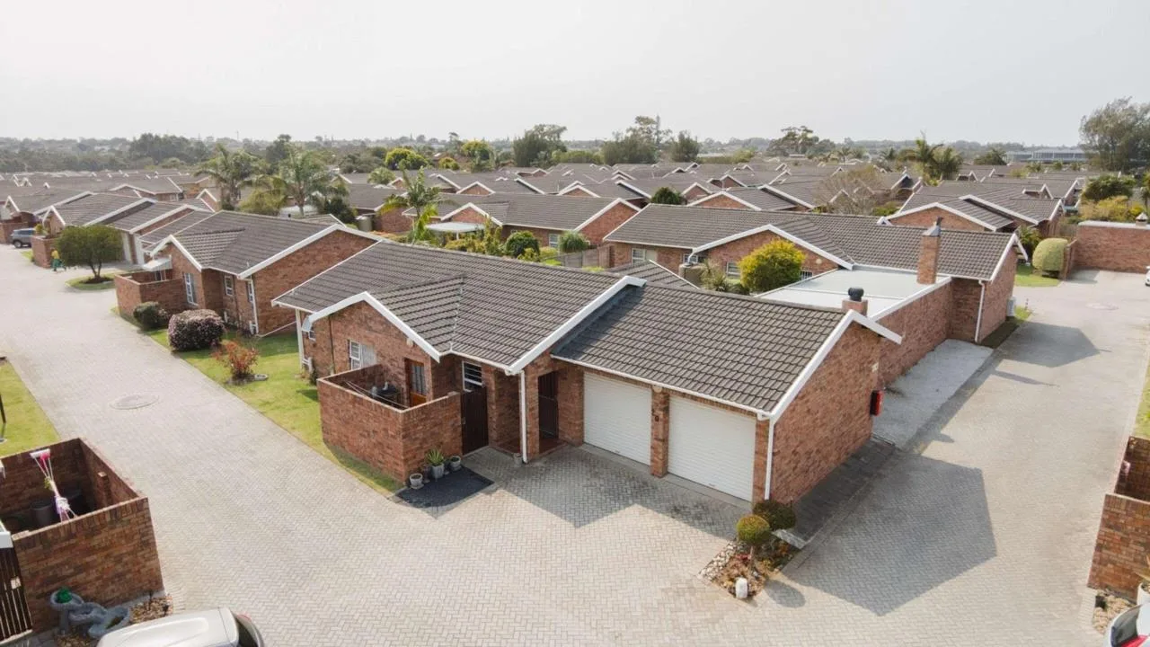 3 Bedroom Townhouse for sale in Glenroy Park