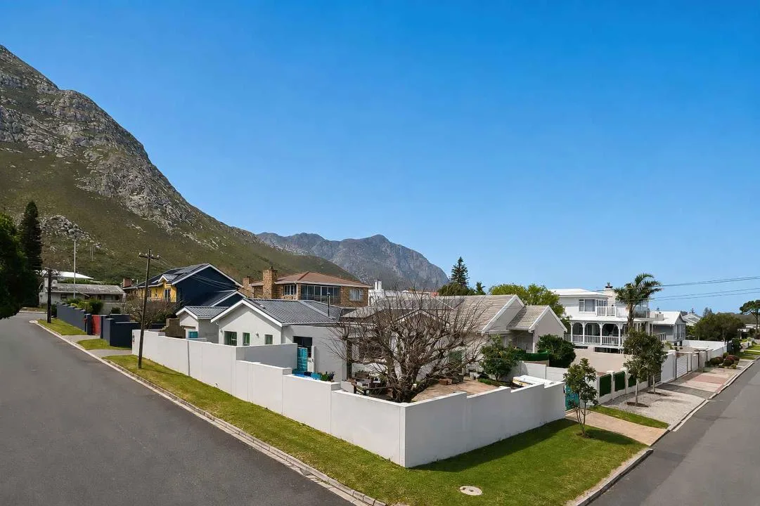 4 Bedroom House for sale in Voelklip