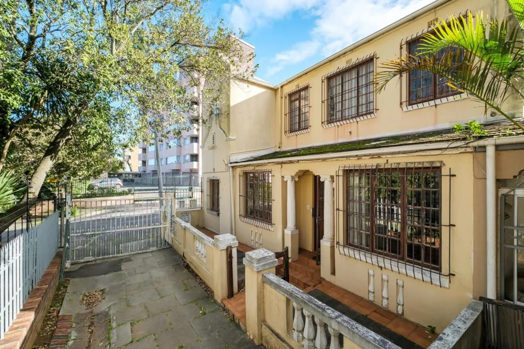 2 Bedroom House for sale in Rosebank
