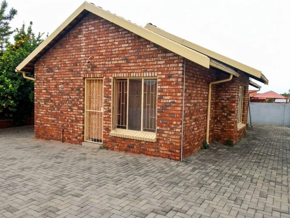 3 Bedroom House for sale in Geelhoutpark