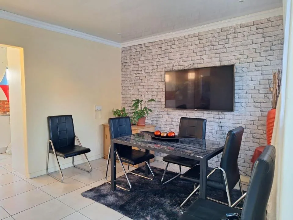 2 Bedroom House for sale in Eersterivier South