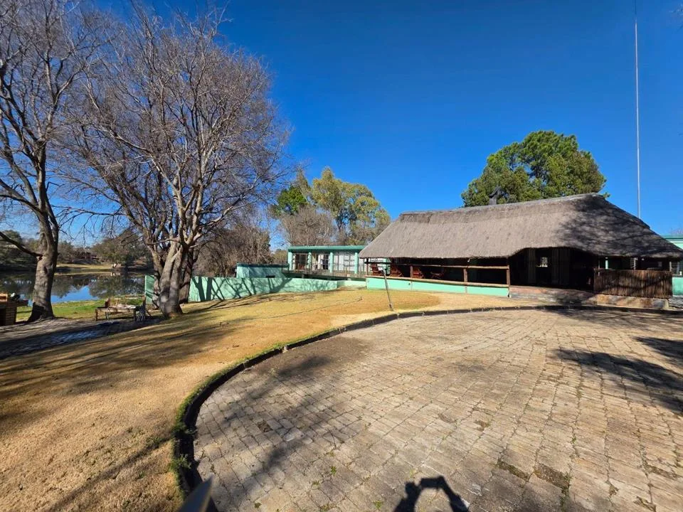 4 Bedroom House for sale in Lindequesdrif