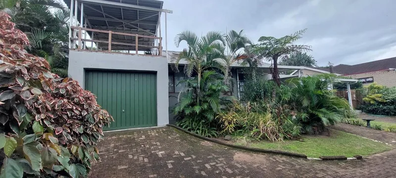 5 Bedroom House for sale in Uvongo