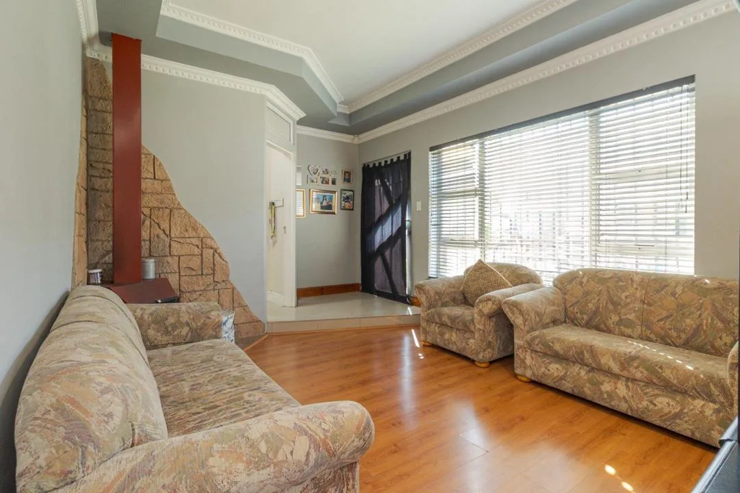 3 Bedroom House for sale in Parow Central