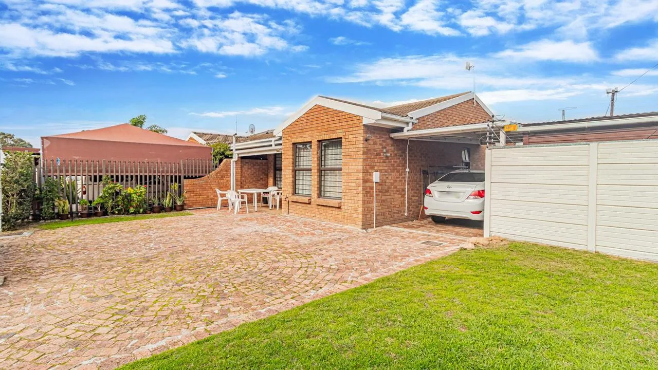 2 Bedroom House for sale in Oakglen