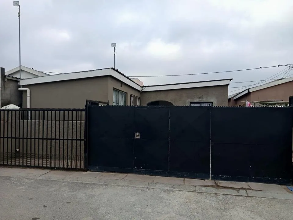6 Bedroom House for sale in Philippi East