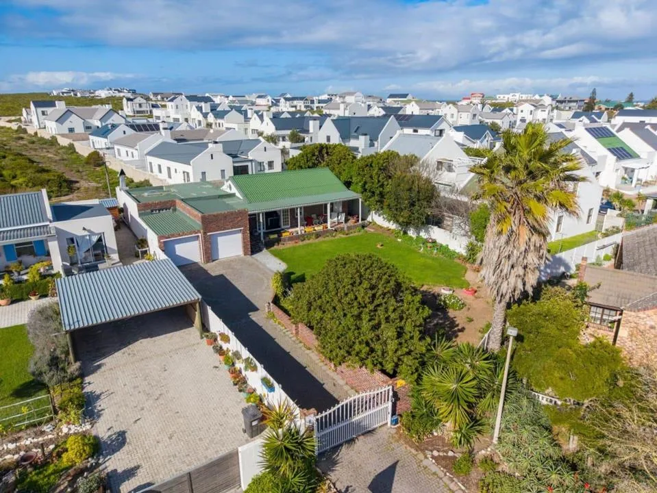 3 Bedroom House for sale in Yzerfontein