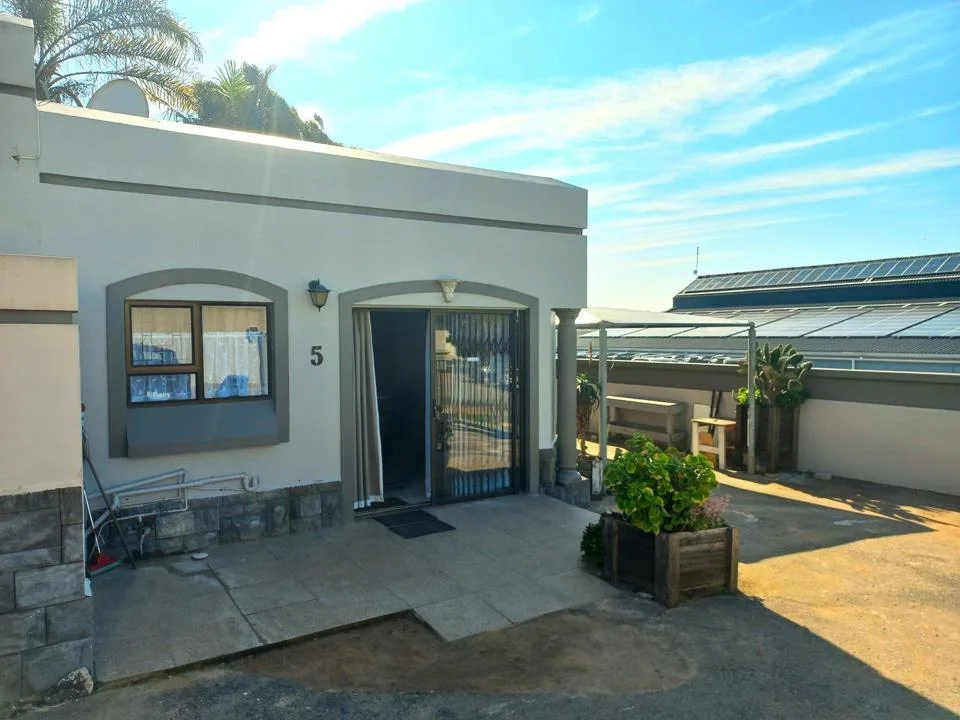 2 Bedroom Townhouse to rent in Wavecrest