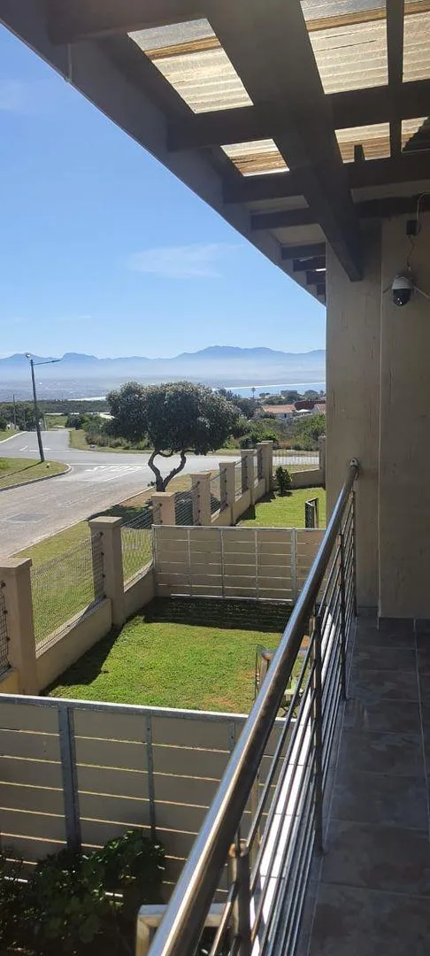 3 Bedroom Townhouse for sale in Mossel Bay Ext 15