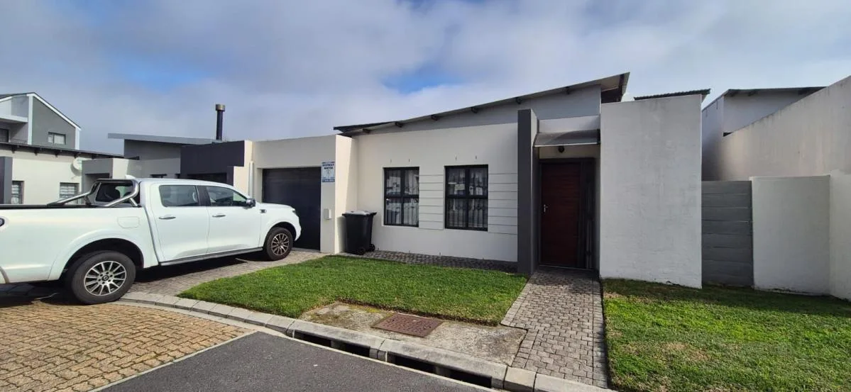 3 Bedroom Townhouse for sale in Burgundy Estate