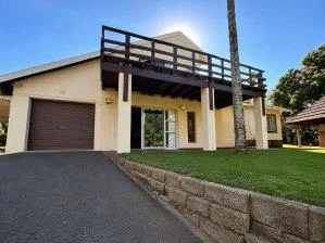 4 Bedroom House for sale in Amanzimtoti