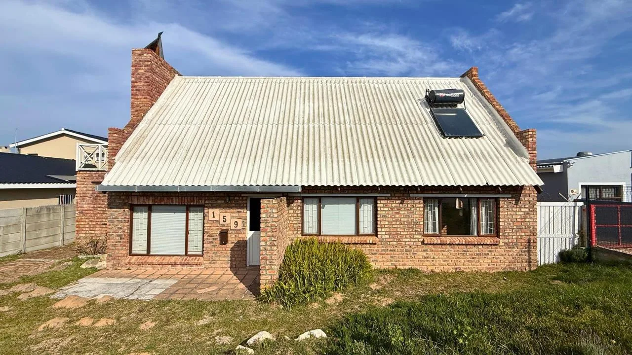 3 Bedroom House for sale in Kleinmond Central