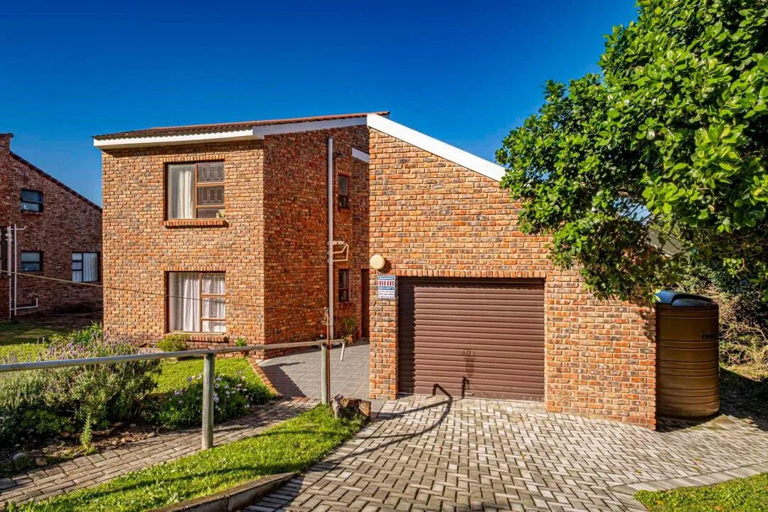 6 Bedroom House for sale in Blue Horizon Bay