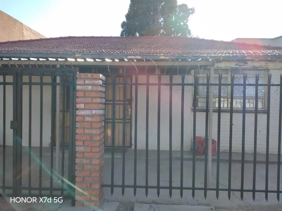 8 Bedroom House for sale in Odendaalsrus