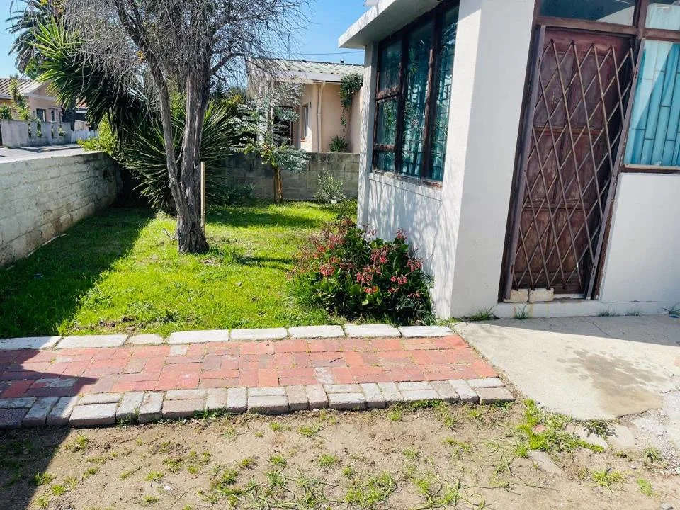2 Bedroom House for sale in Weltevreden