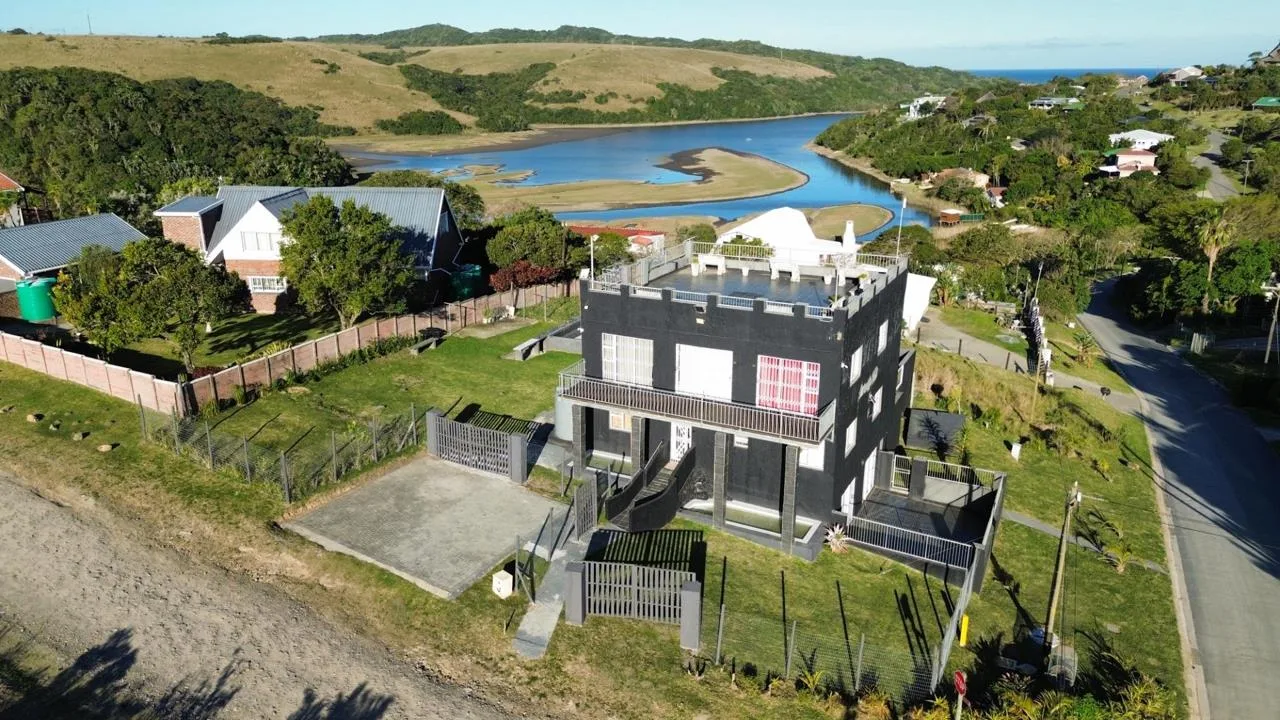 7 Bedroom House for sale in Morgans Bay
