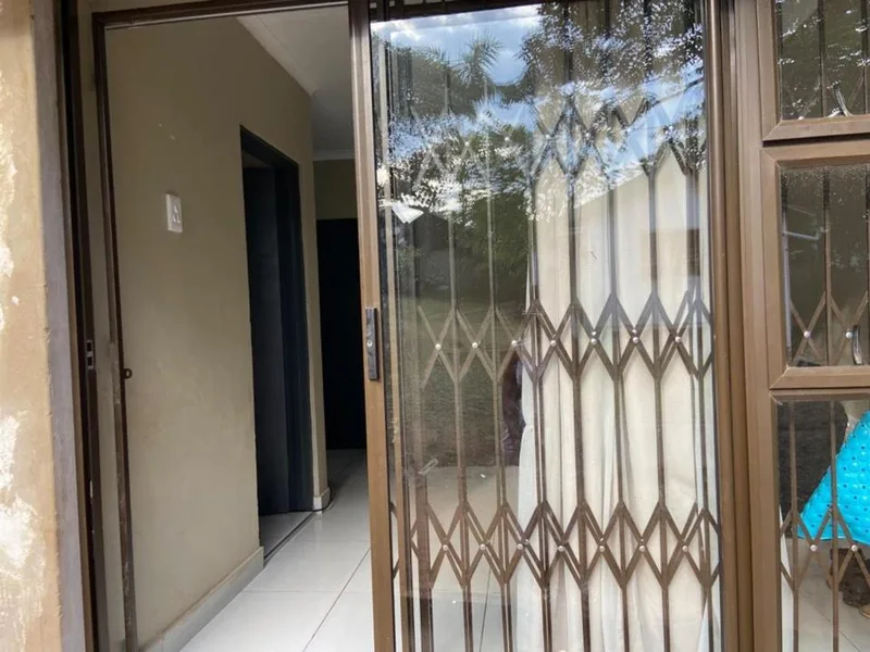 1 Bedroom House to rent in Athlone Park