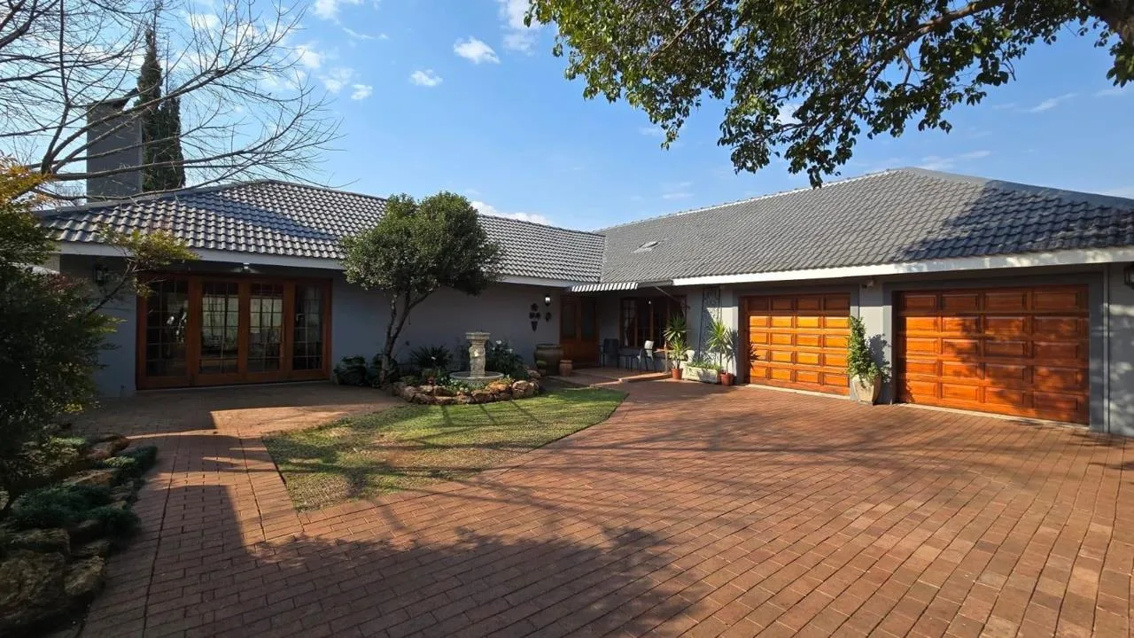4 Bedroom House for sale in Bult North