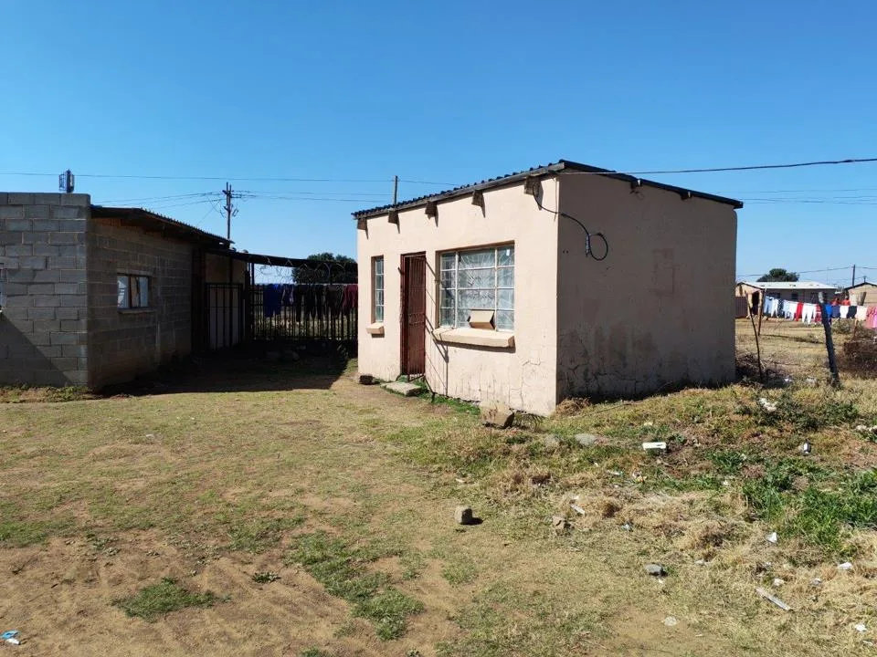 6 Bedroom House for sale in Grasslands