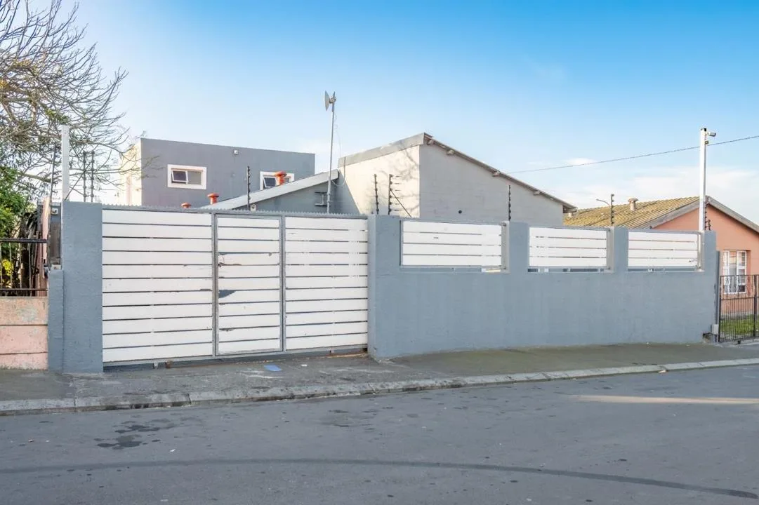 6 Bedroom House for sale in Balvenie