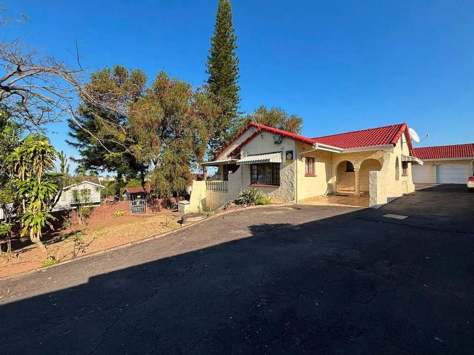 4 Bedroom House for sale in Shallcross