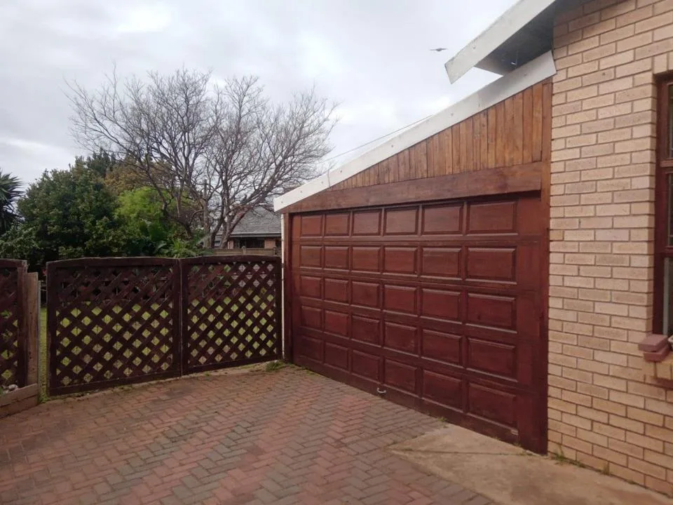 3 Bedroom House for sale in C Place