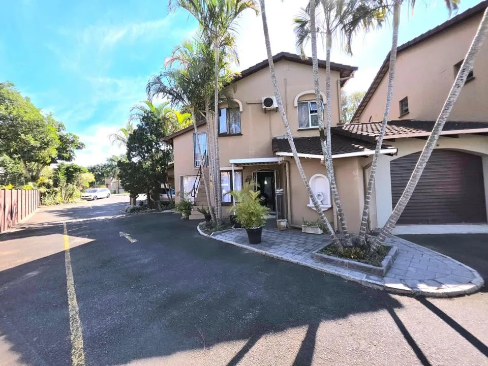 4 Bedroom Townhouse for sale in Meer En See