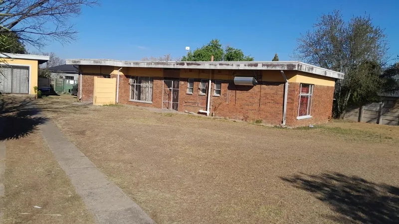 7 Bedroom House for sale in Amajuba Park