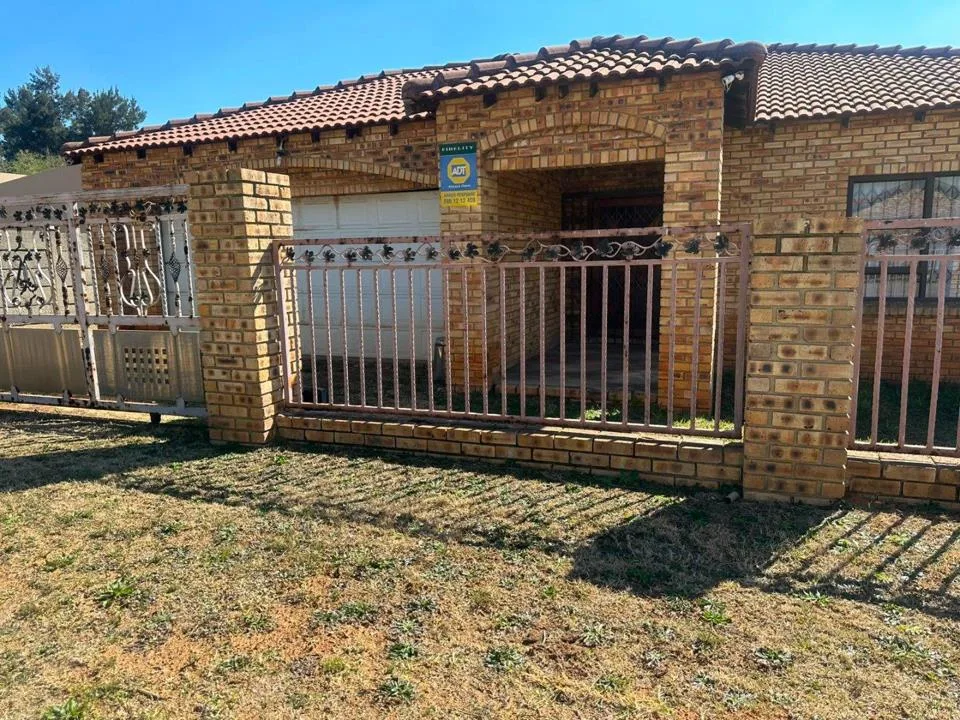 4 Bedroom House for sale in Vaalpark