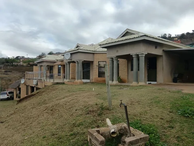 6 Bedroom House for sale in Cato Ridge