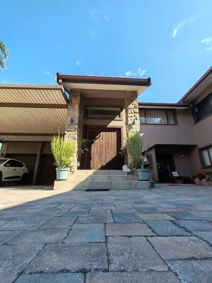 8 Bedroom House for sale in Northdene
