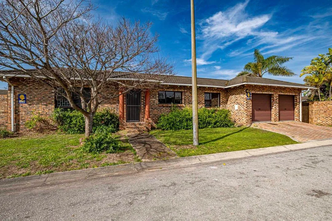 4 Bedroom House for sale in Summerstrand