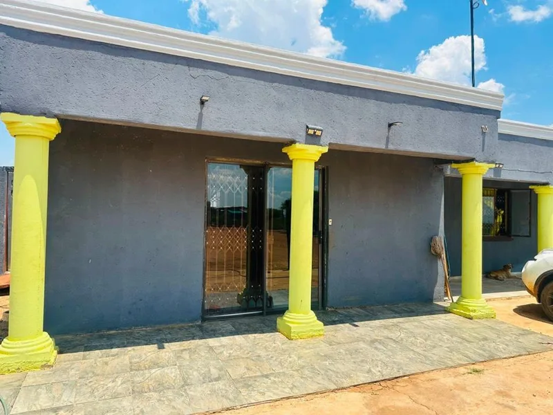 3 Bedroom House for sale in Dihatshwane