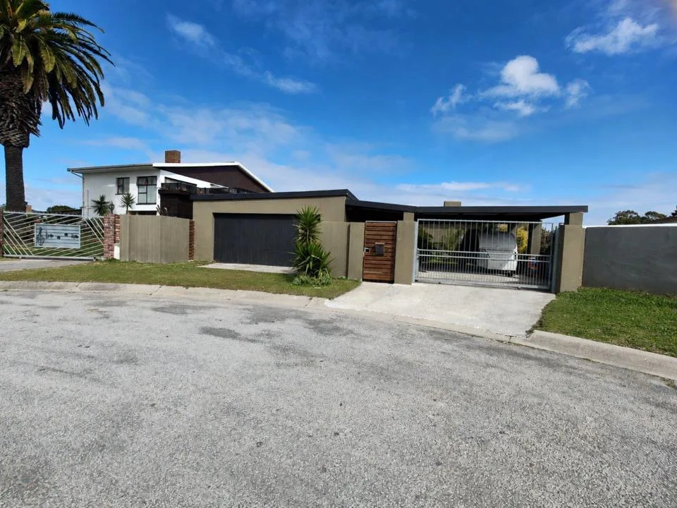 5 Bedroom House for sale in Kabega