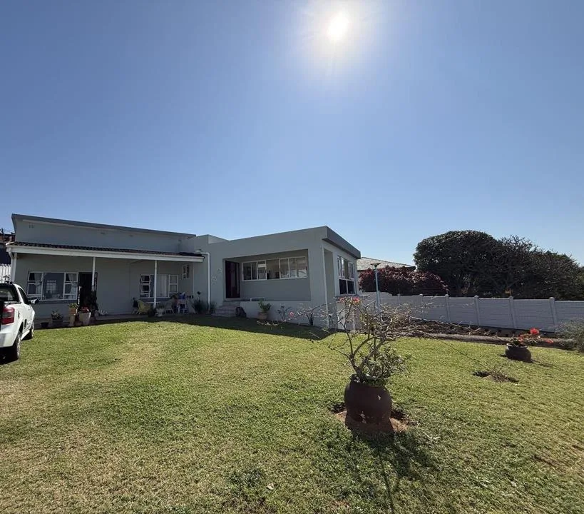 3 Bedroom House for sale in Uvongo Beach