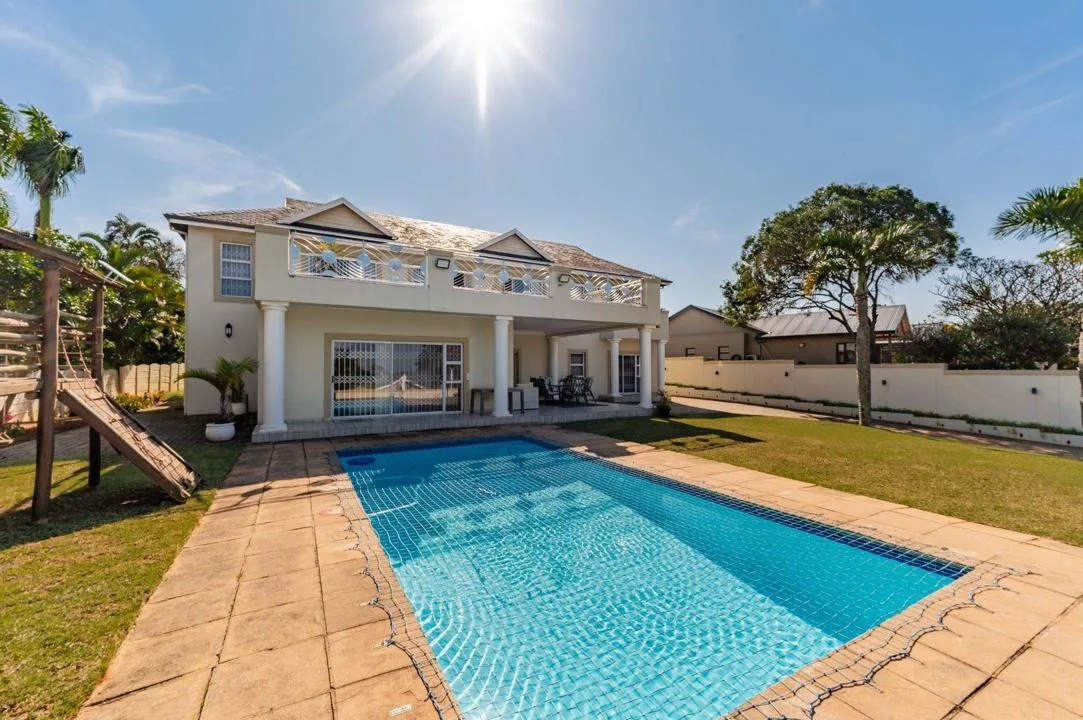 6 Bedroom House for sale in La Lucia