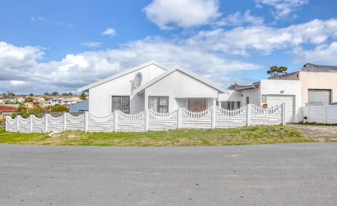 2 Bedroom House for sale in Amalinda