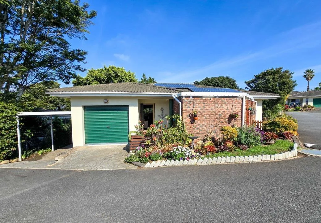3 Bedroom Townhouse for sale in Gonubie