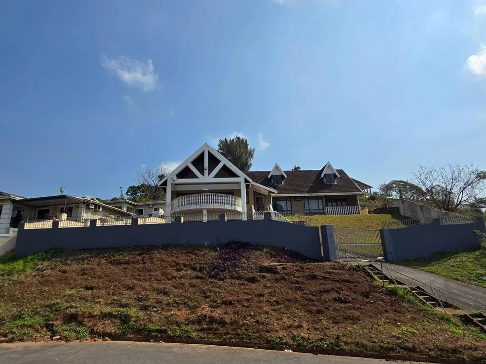 4 Bedroom House for sale in Everest Heights