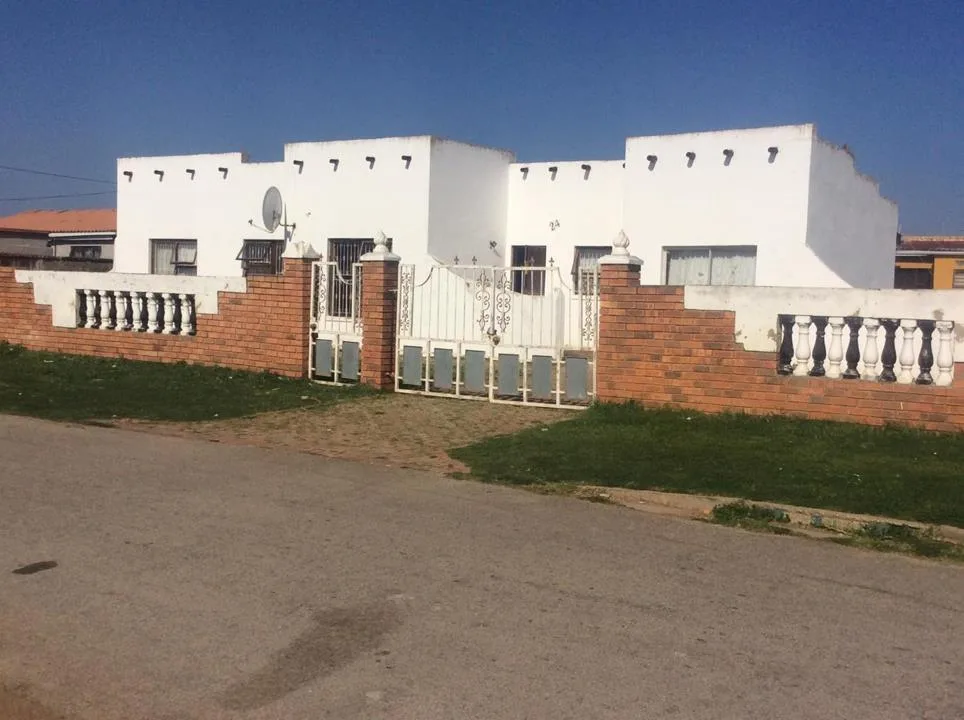 3 Bedroom House for sale in Kwanobuhle